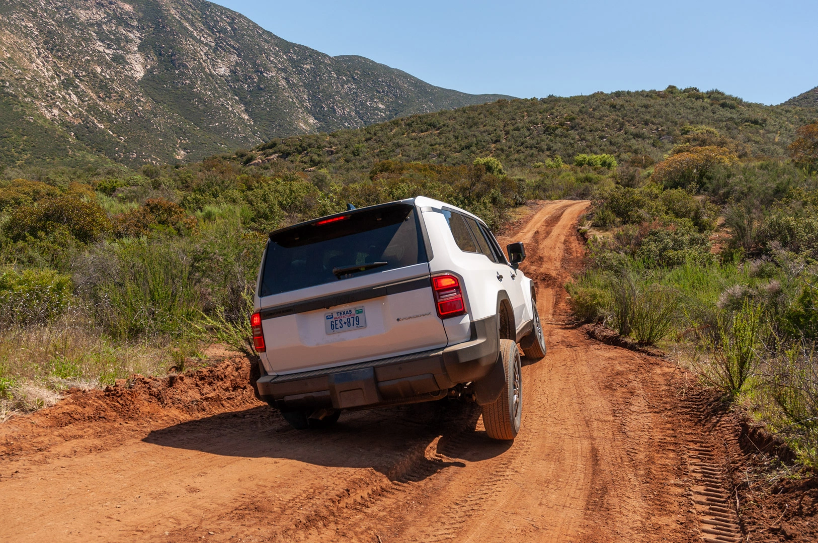 Đánh giá Toyota Land Cruiser Prado 2024: Khi huyền thoại trở lại