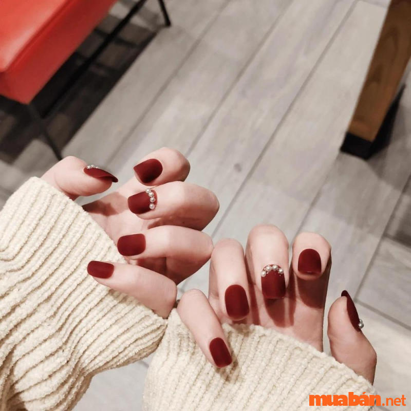 Top 16 mẫu nail màu đỏ rượu quyến rũ, sang trọng