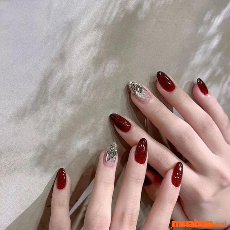 Top 16 mẫu nail màu đỏ rượu quyến rũ, sang trọng