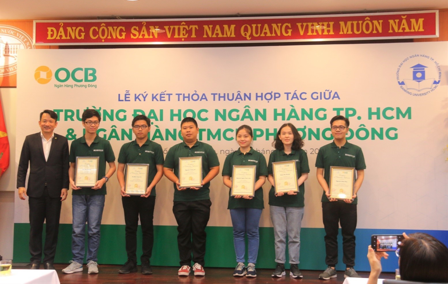 DU HỌC TẠI CHỖ, TẠI SAO KHÔNG? - Chương trình Cử nhân quốc tế