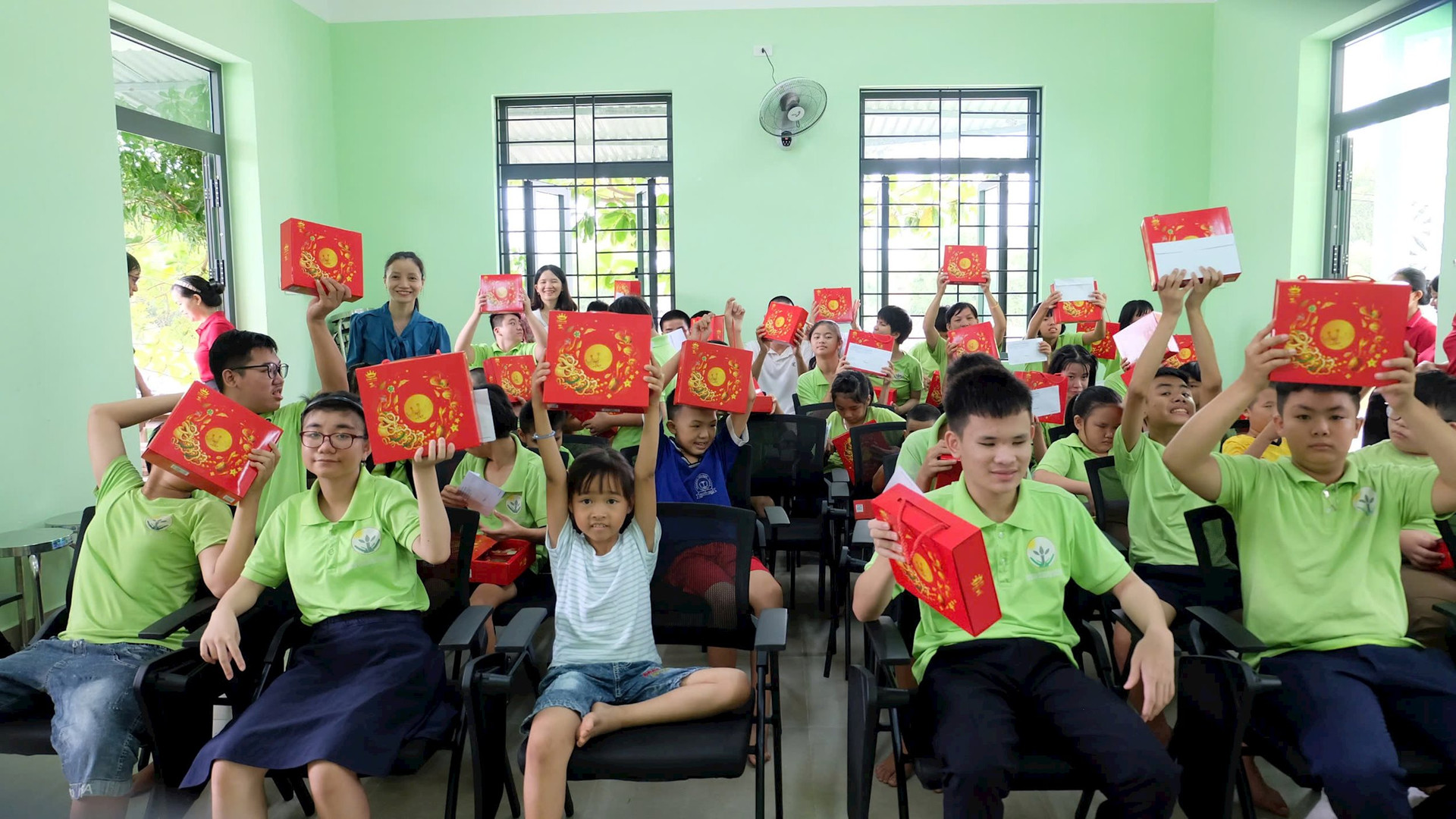 Em đi xem hội trăng tròn...