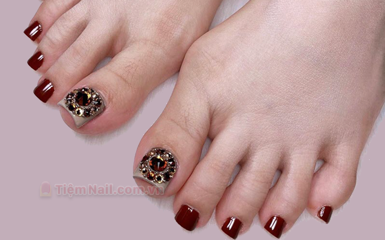 50+ Mẫu nail chân đính đá sang trọng đẹp nhất 2024