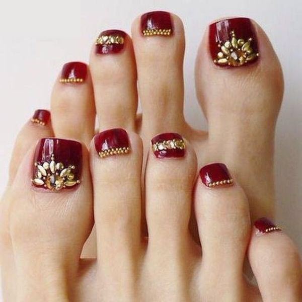 50+ Mẫu nail chân đính đá sang trọng đẹp nhất 2024