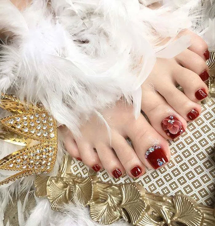 50+ Mẫu nail chân đính đá sang trọng đẹp nhất 2024