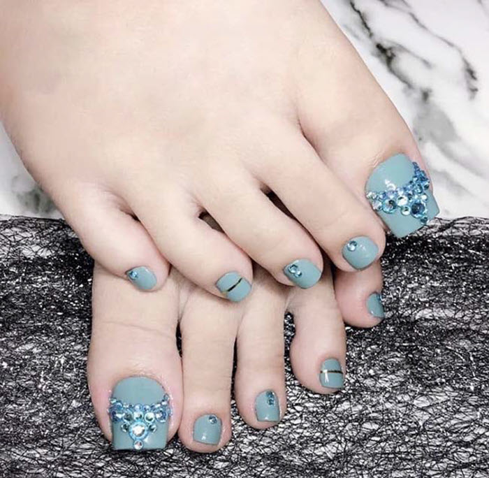 50+ Mẫu nail chân đính đá sang trọng đẹp nhất 2024