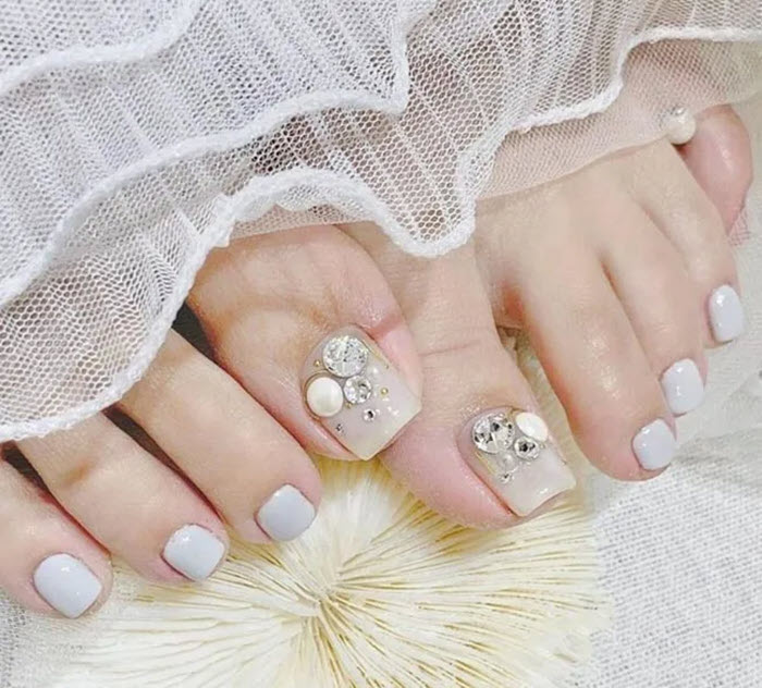 50+ Mẫu nail chân đính đá sang trọng đẹp nhất 2024