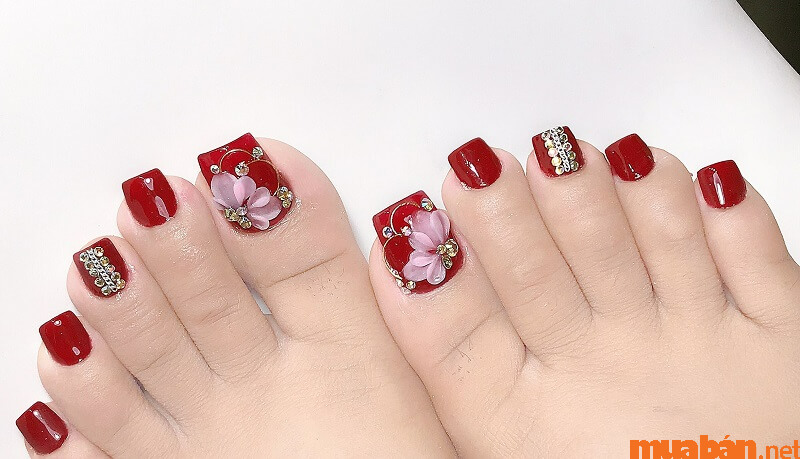 101+ Mẫu nail chân màu đỏ tôn da, “chanh sả” mới nhất