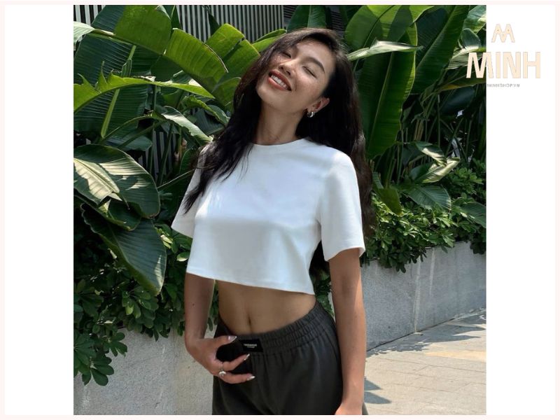 Áo Croptop Là Gì? Mix Đồ Cực Chất Với Croptop