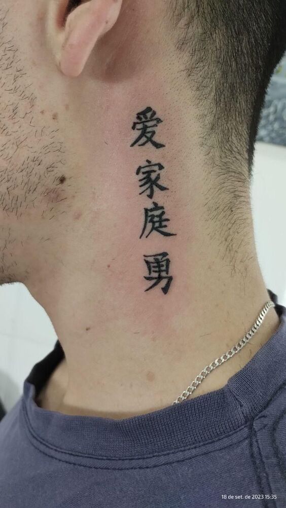 Trọn bộ 555+ hình xăm chữ ở cổ đẹp, phong cách, độc đáo - Genztattoo